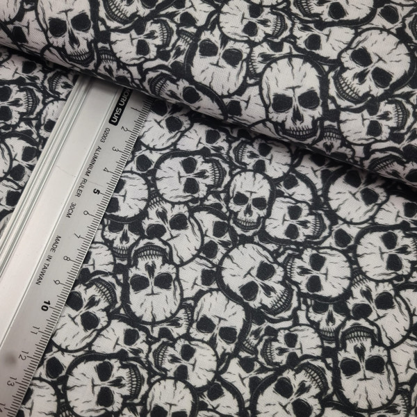 Baumwolle | bedruckt | skulls allover | schwarz